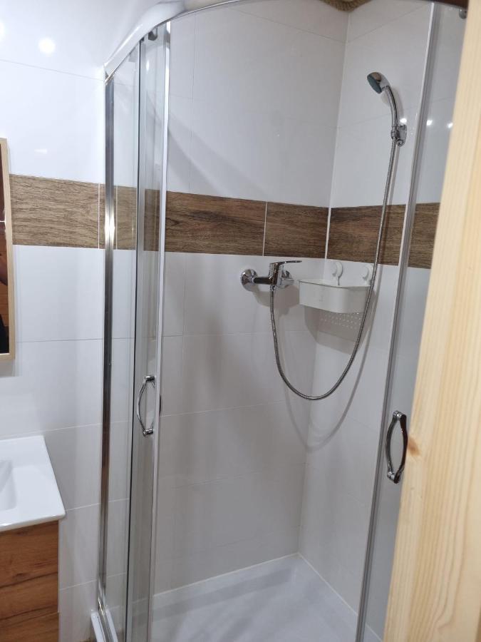 Domki Pod Debami โปเบียโรโว ภายนอก รูปภาพ